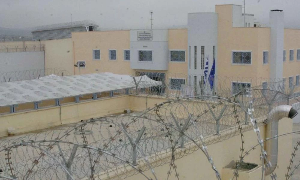 Βρήκαν μαχαίρι, κινητά και αλκοόλ στις φυλακές Άμφισσας μετά από αιφνιδιαστική έρευνα